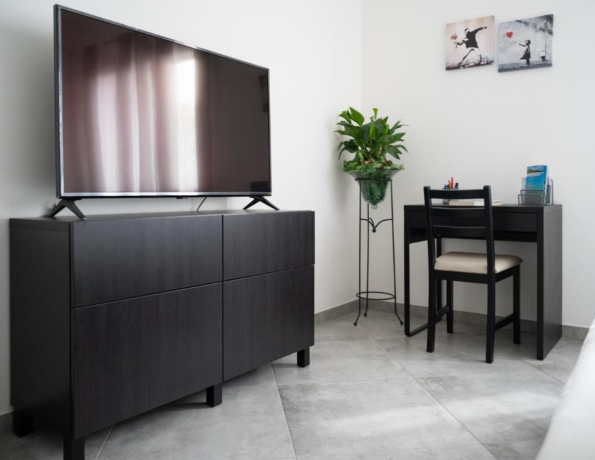 Brand New Studio With Garage - Close To The Beach อักกวาริกา เดล กาโป ภายนอก รูปภาพ